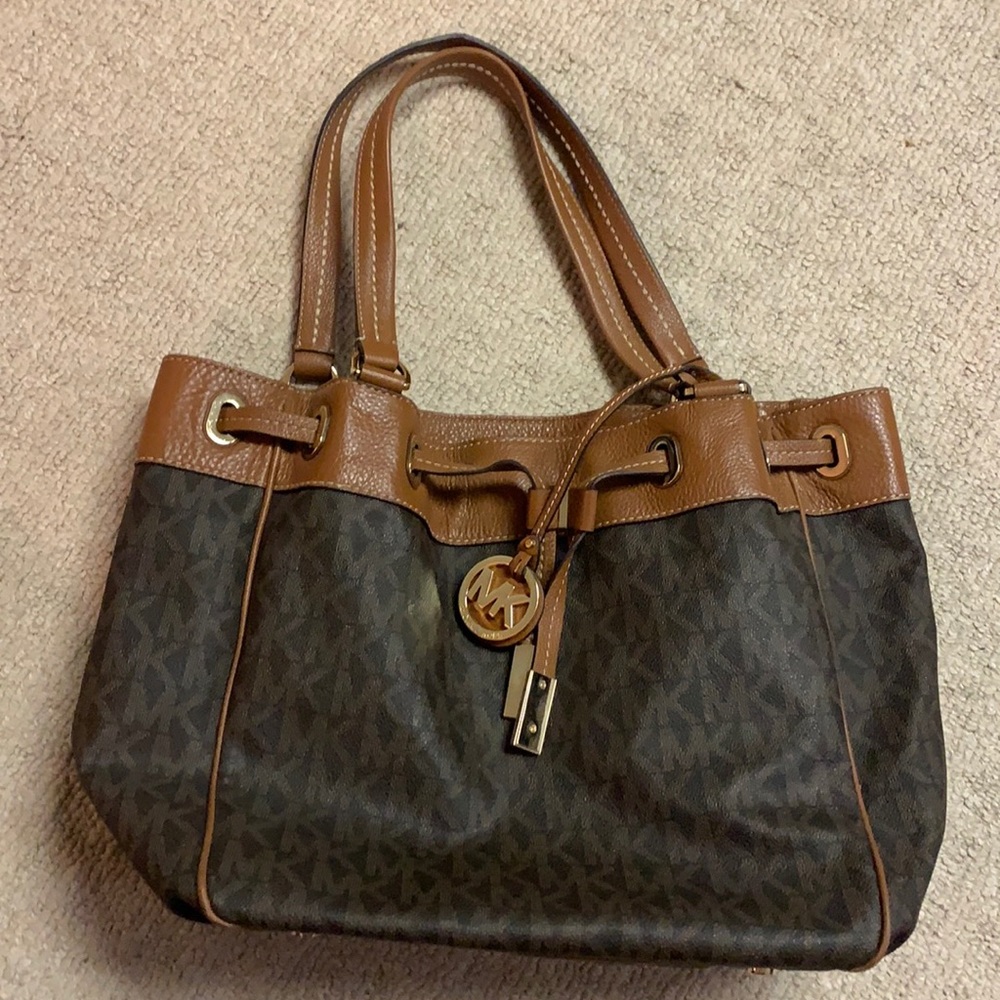 Michael kors purse with logo